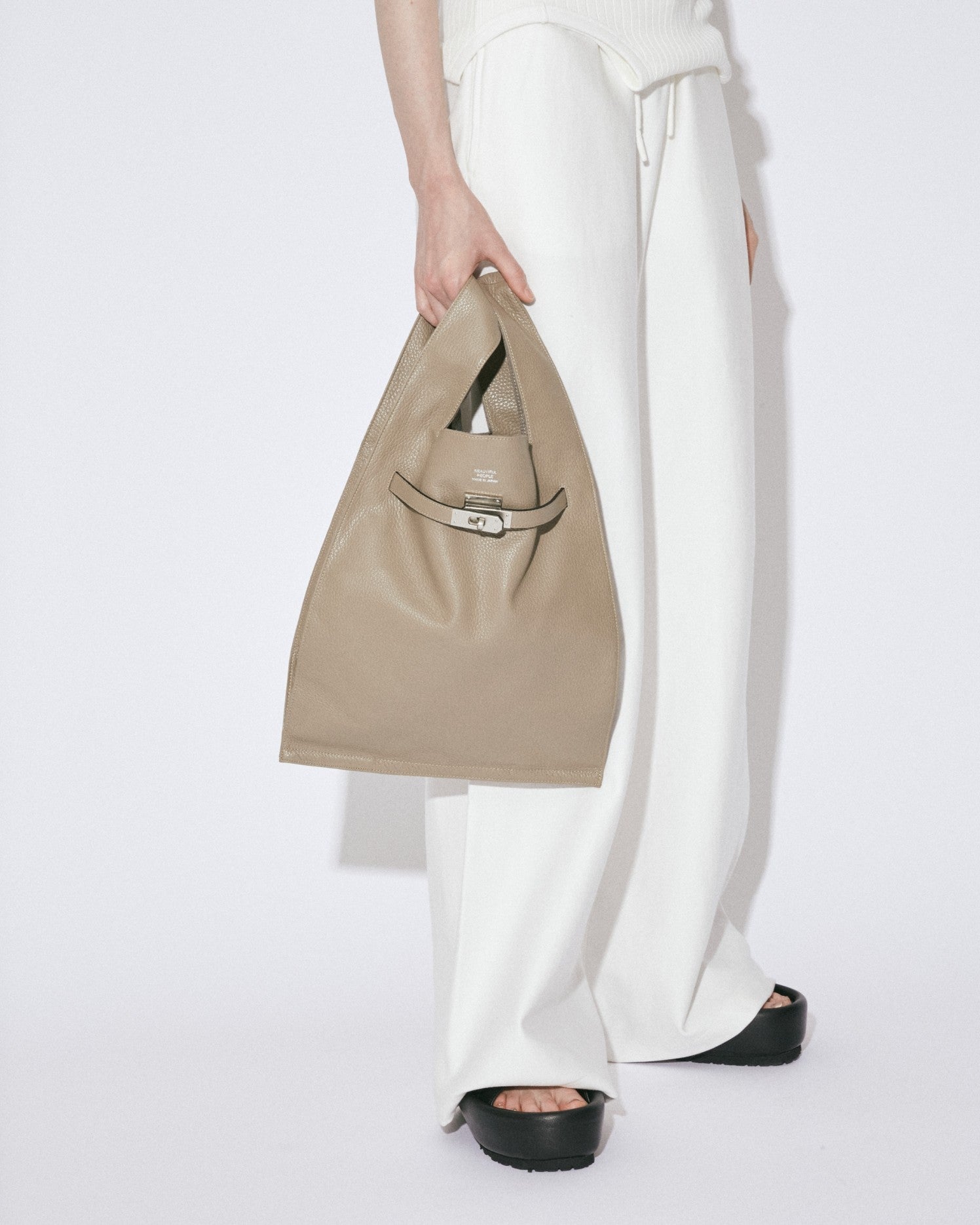 large market bag in shrink leather