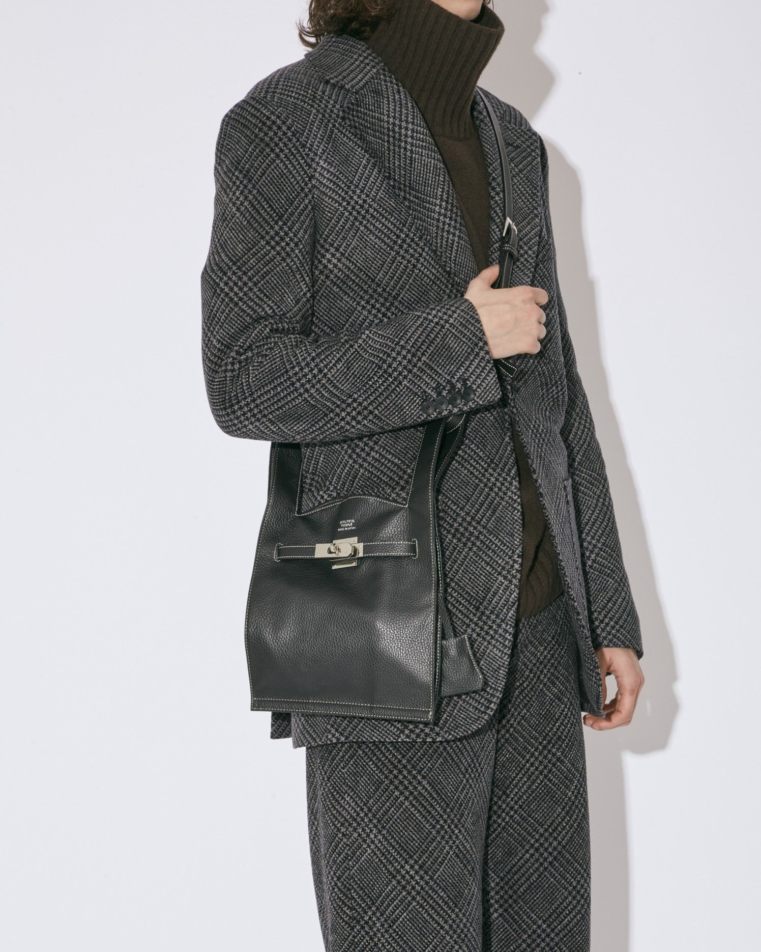 market shoulder bag in shrink leather