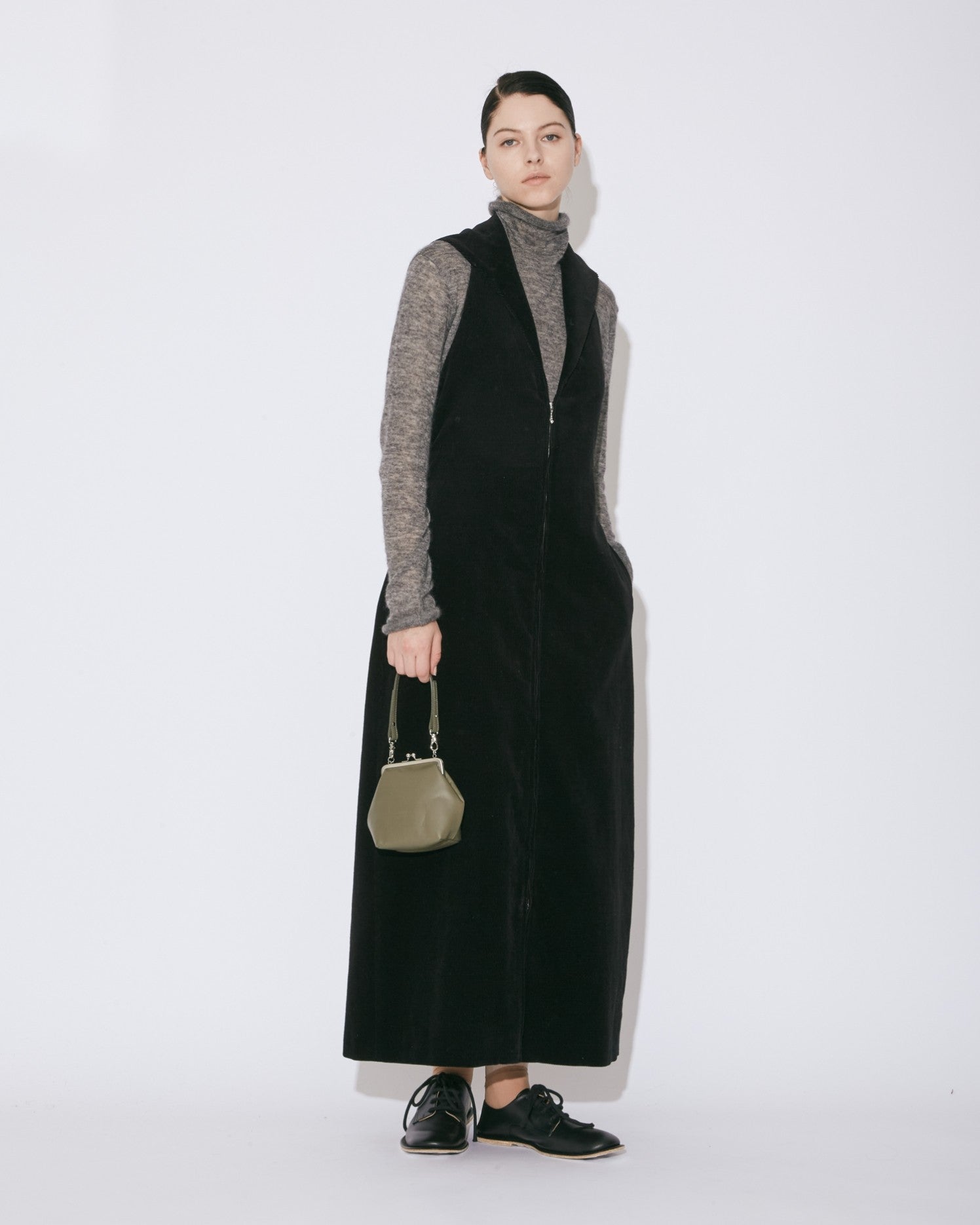clasp shoulder hand pouch