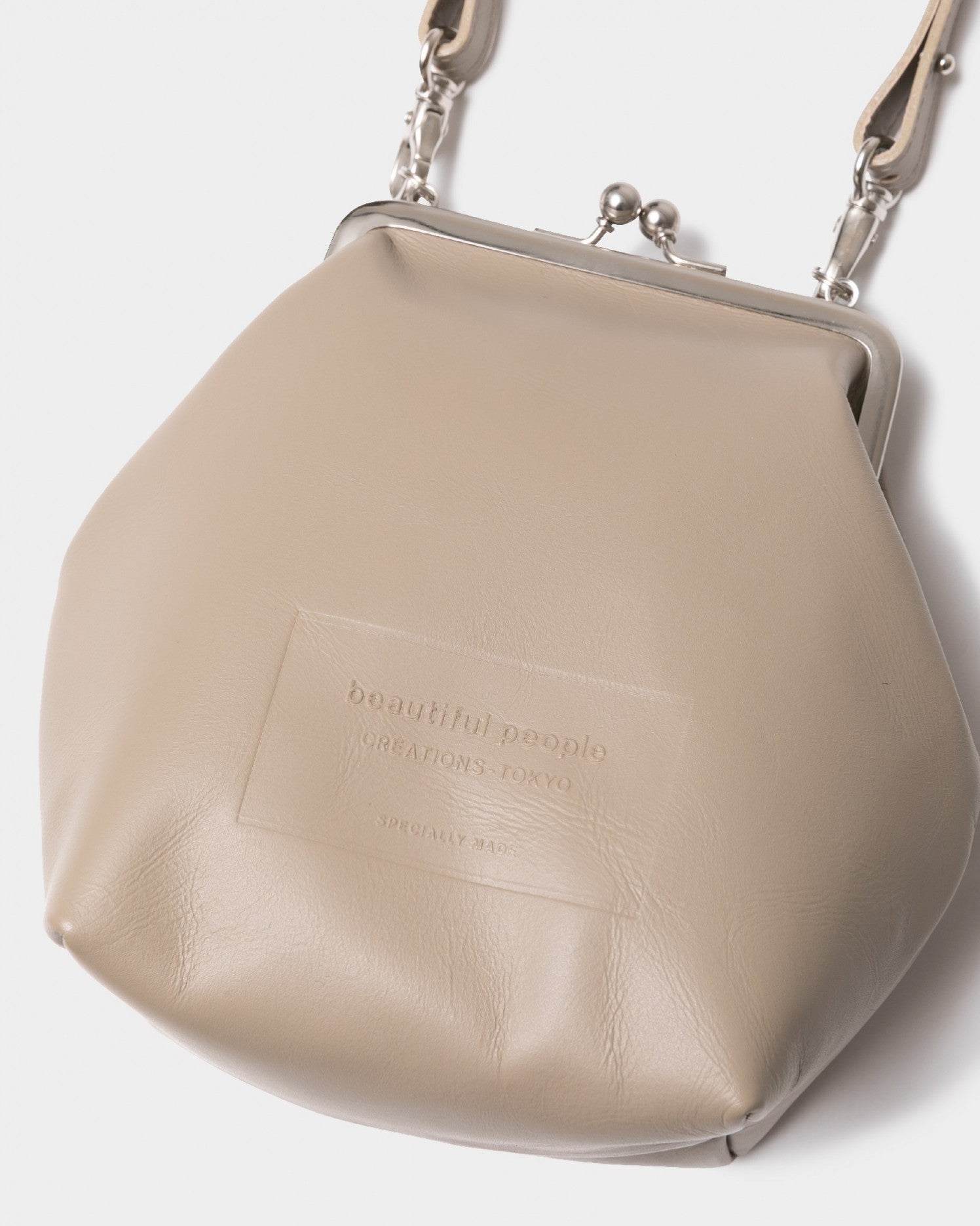 clasp shoulder hand pouch