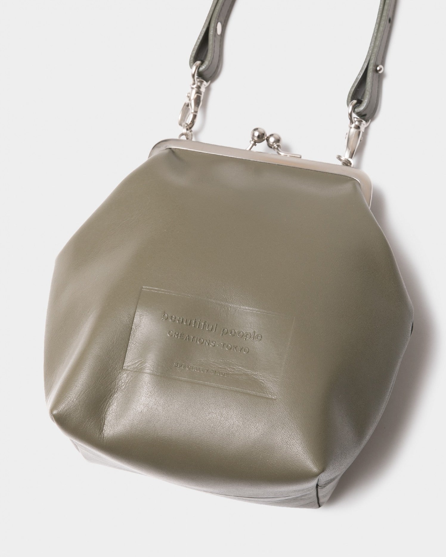 clasp shoulder hand pouch