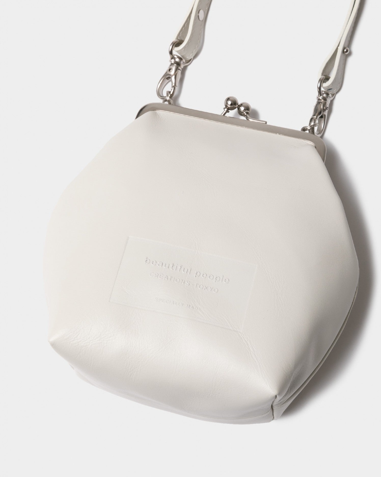 clasp shoulder hand pouch