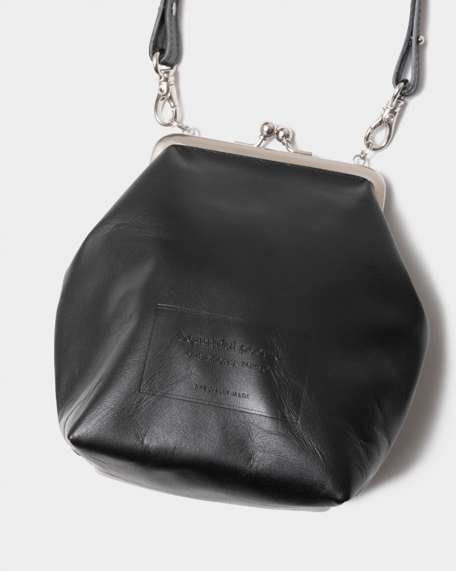 clasp shoulder hand pouch