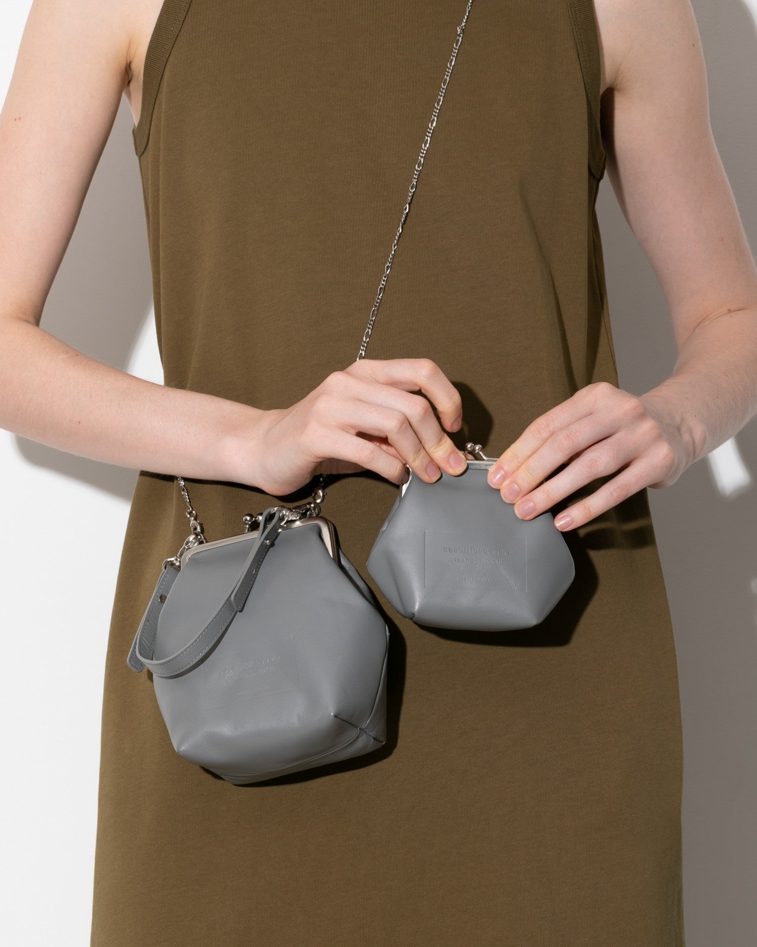 clasp shoulder hand pouch