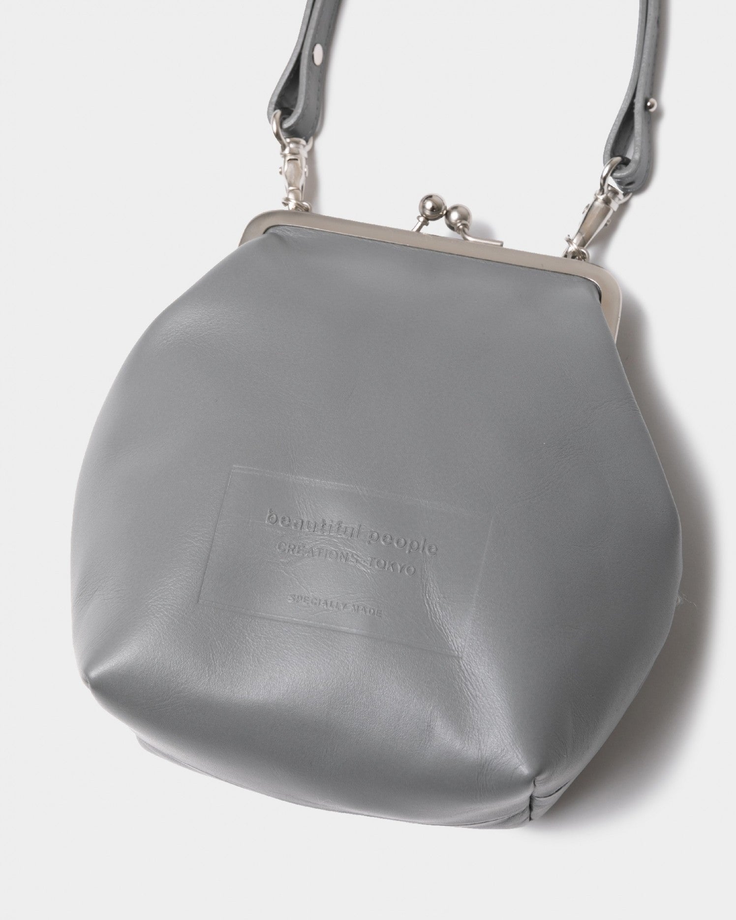 clasp shoulder hand pouch
