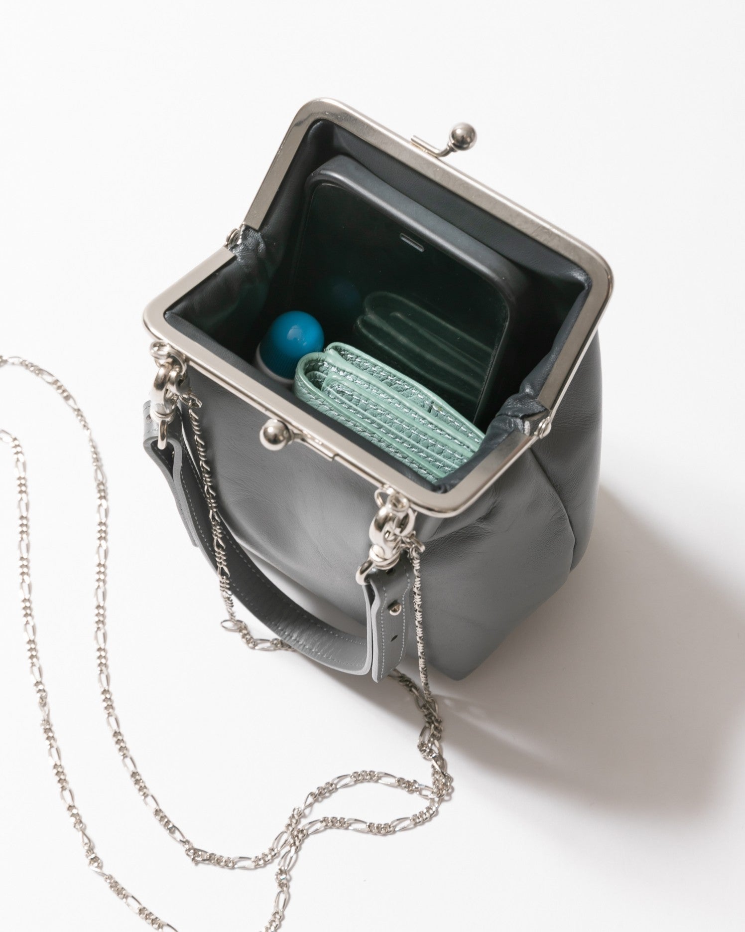 clasp shoulder hand pouch