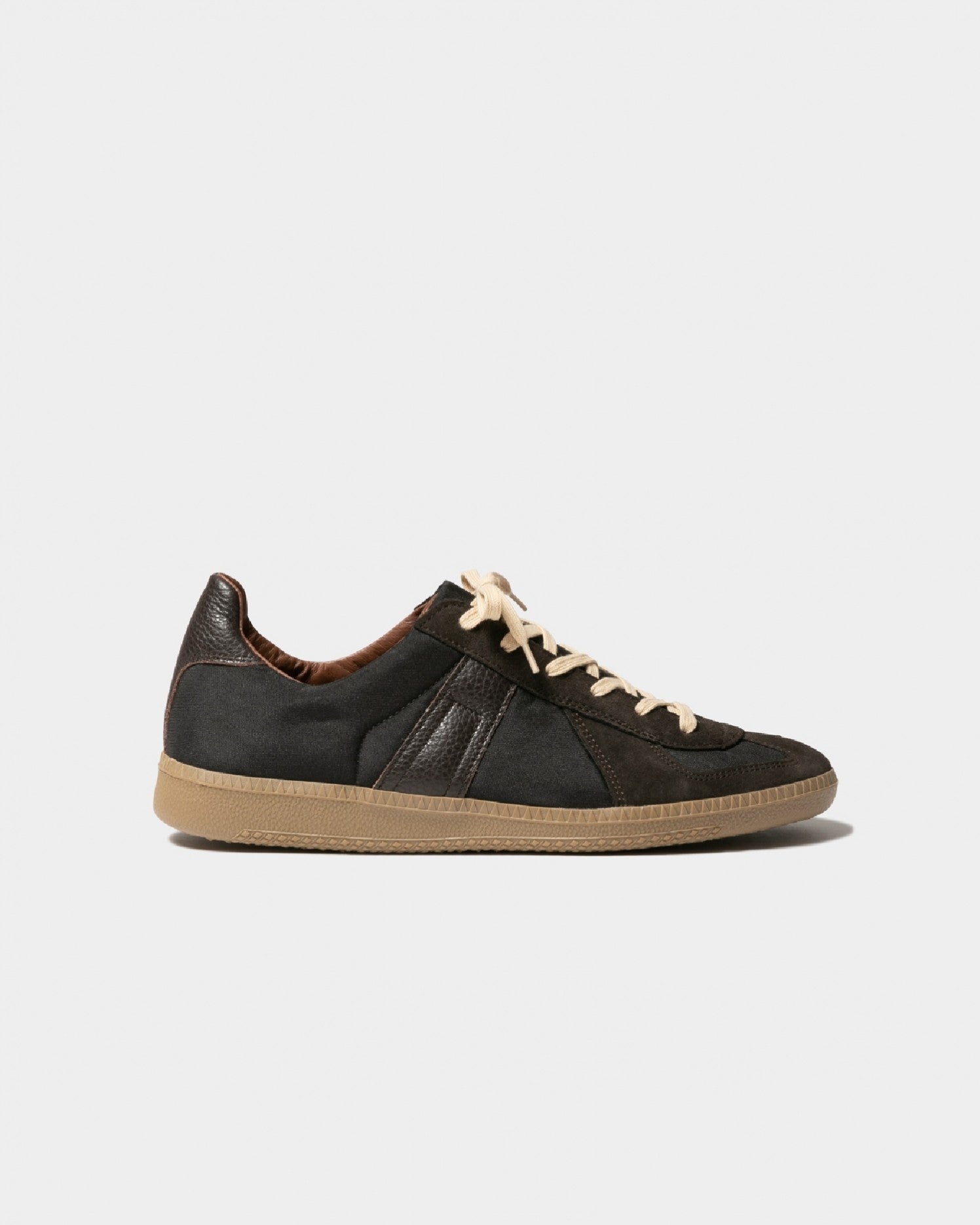 REPRODUCTION OF FOUND german trainer NYLON