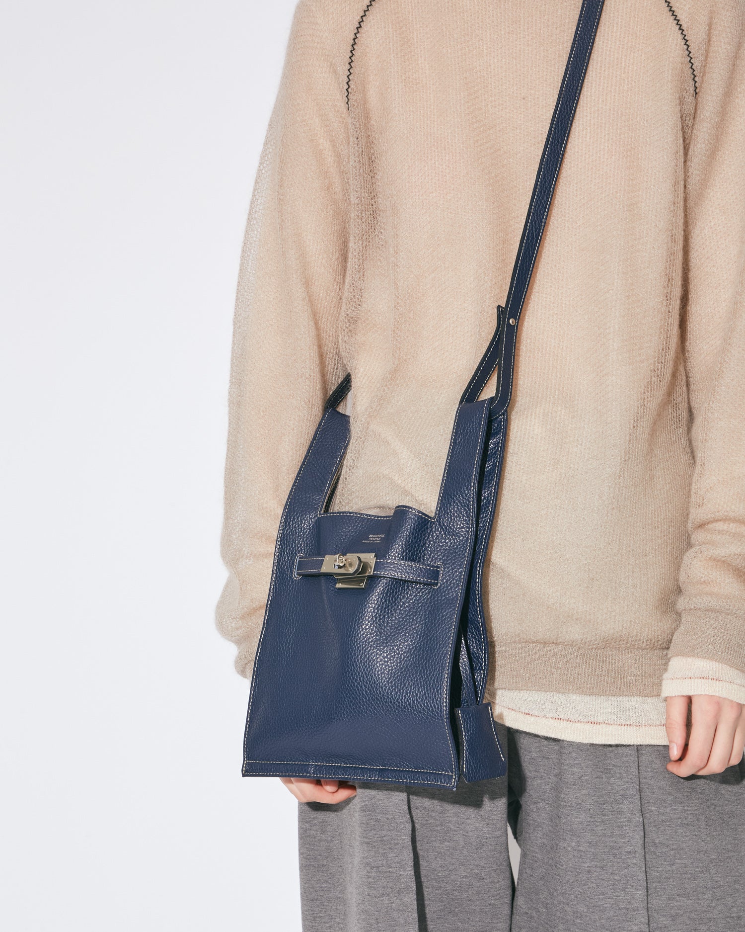 market shoulder bag in shrink leather – beautiful people