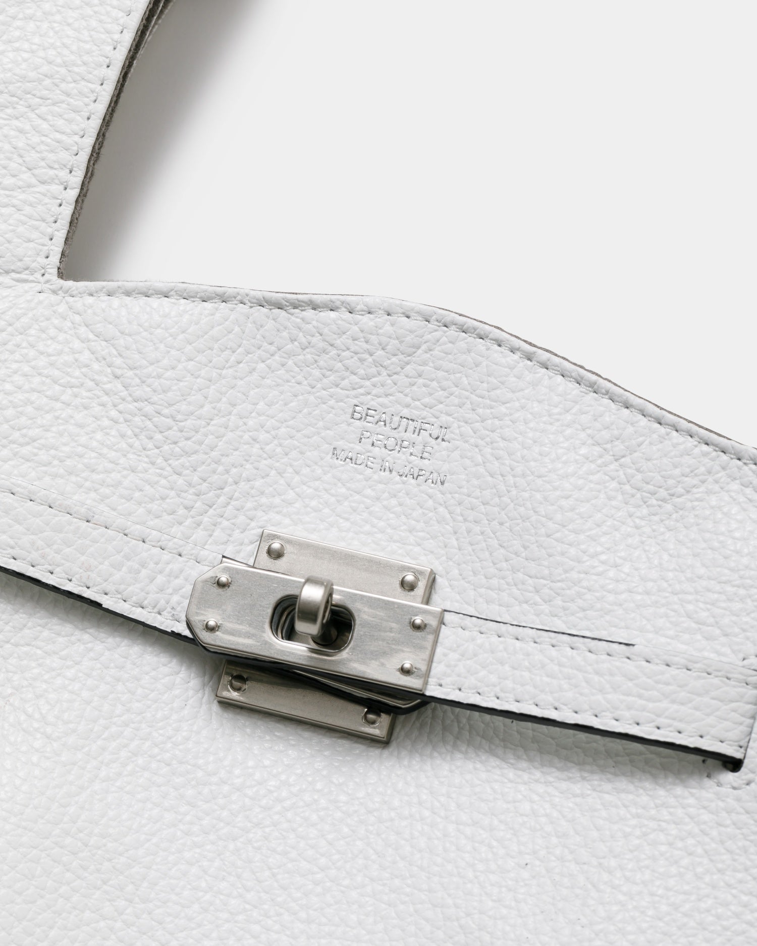 3月下旬入荷】market shoulder bag in shrink leather – beautiful